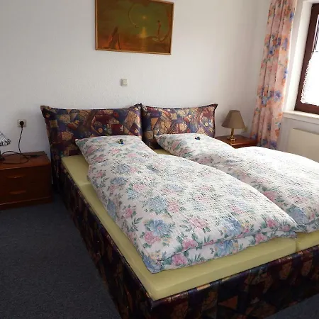 nette Ferienwohnung im Grünen mit Südterrasse Idstein Exterior foto