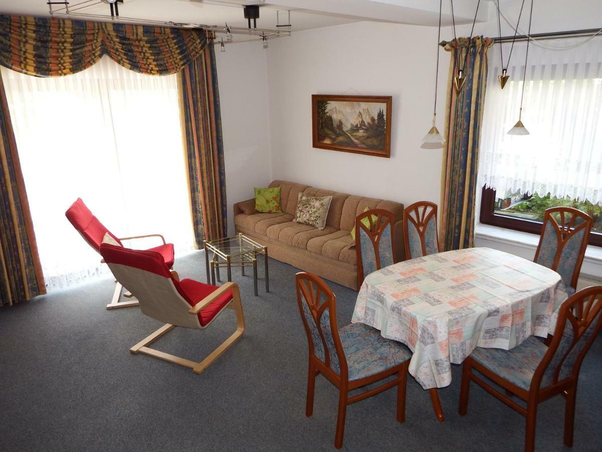 Nette Im Gruenen Apartment Idstein